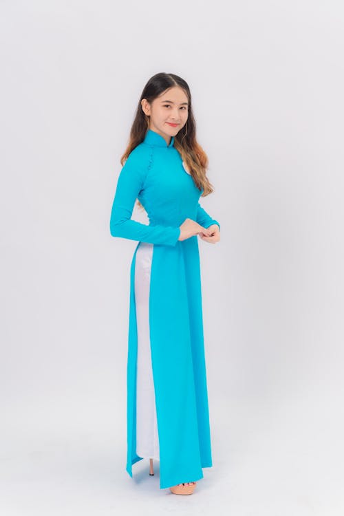 Gratis lagerfoto af blå kjole, elegance, hvid baggrund