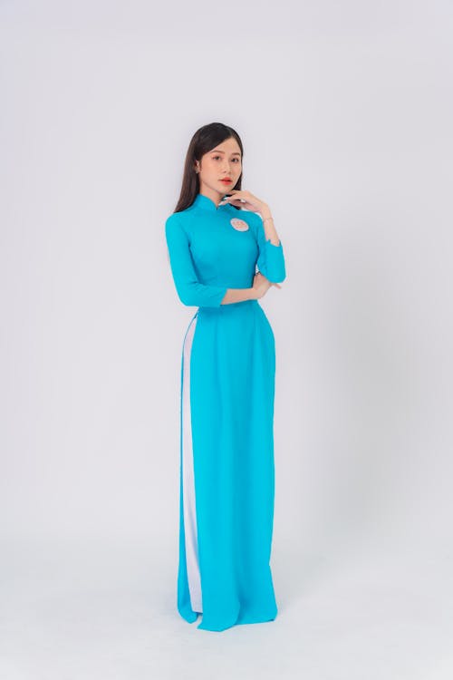 Kostenloses Stock Foto zu asiatische frau, blaues kleid, eleganz