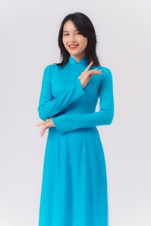 Kostnadsfri bild av asiatisk kvinna, blå klänning, elegans