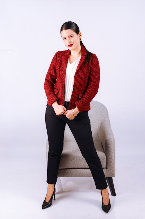 Immagine gratuita di camicetta bianca, donna, giacca rossa