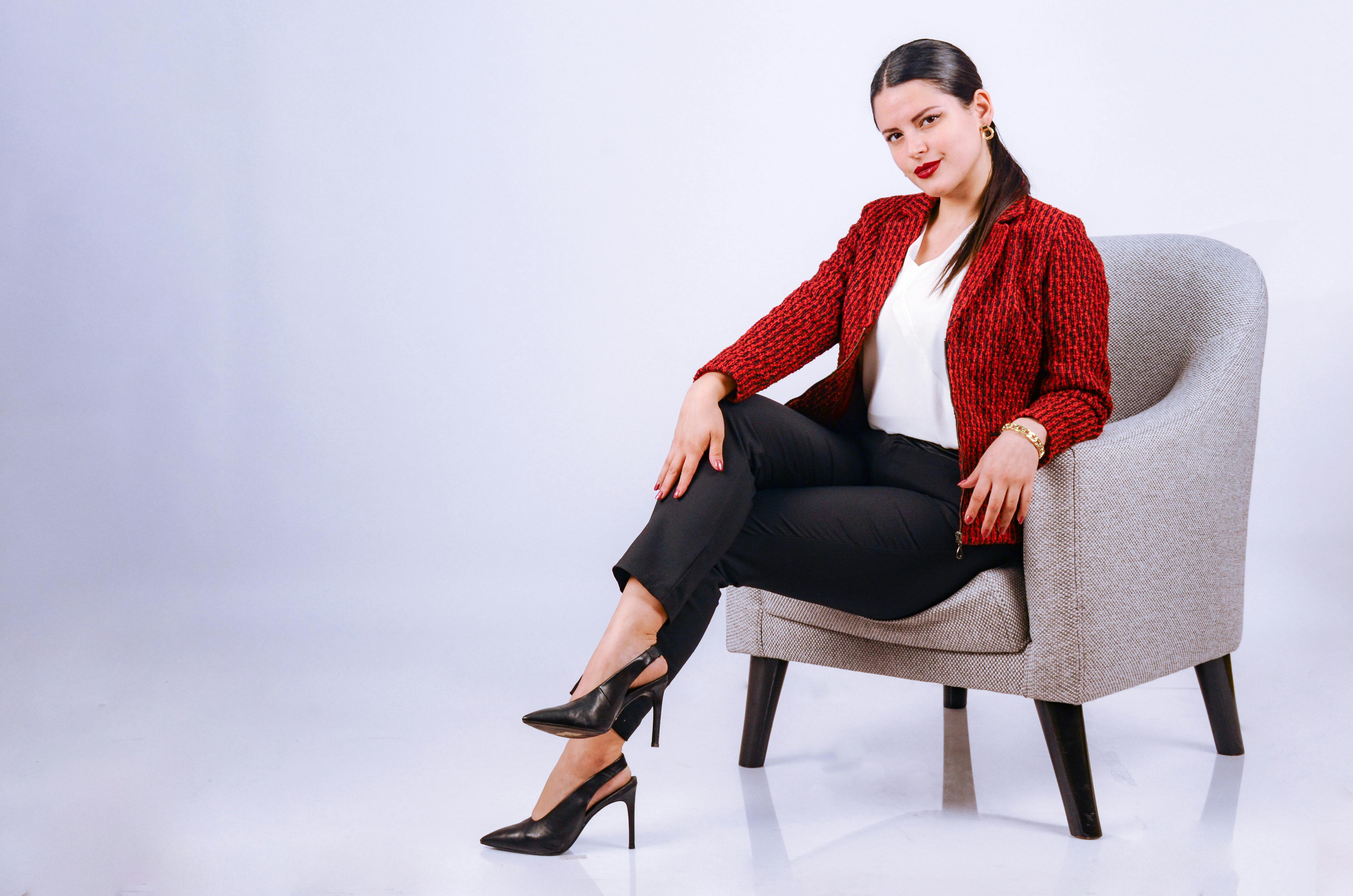 Meghan Markle Is Selling Her Wardrobe On AI Fashion Platform OneOff, And You Can Shop It Now — Photo by Jorge Zaldívar Marroq