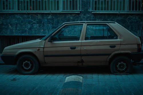 Ilmainen kuvapankkikuva tunnisteilla kupari väri, ruosteinen, vanha auto