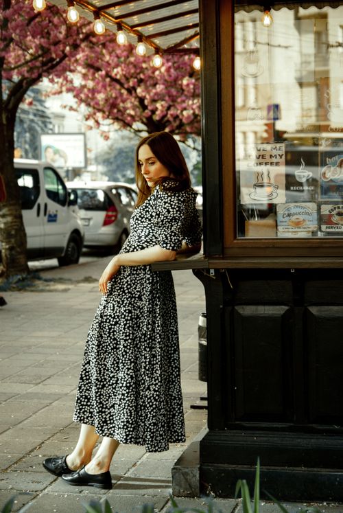 midi dress for photoshoot Simple Pose Ideas for Tight Midi Dress Photoshoots