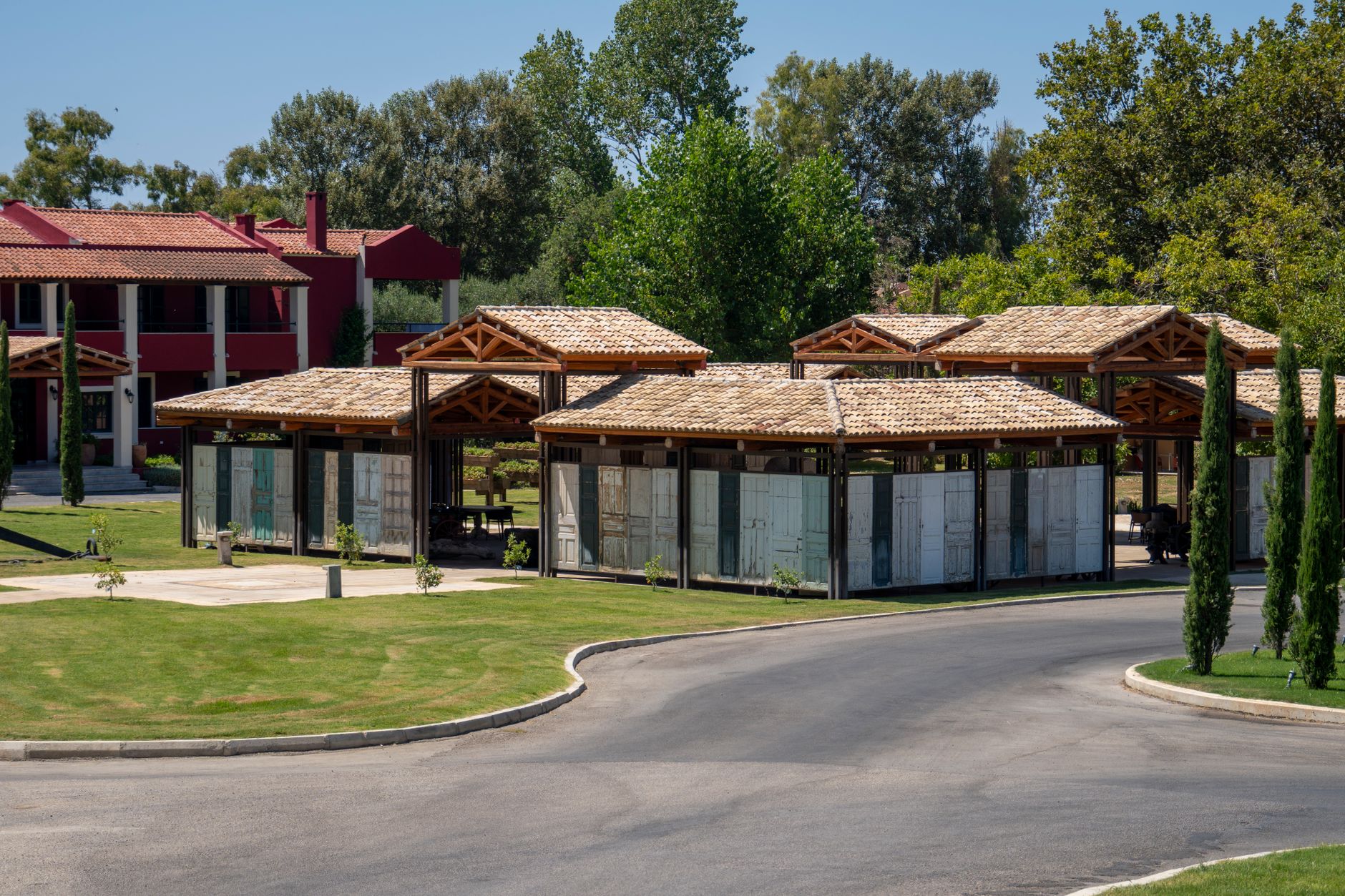 Chacras de Coria — Architecture, Chacras de Coria