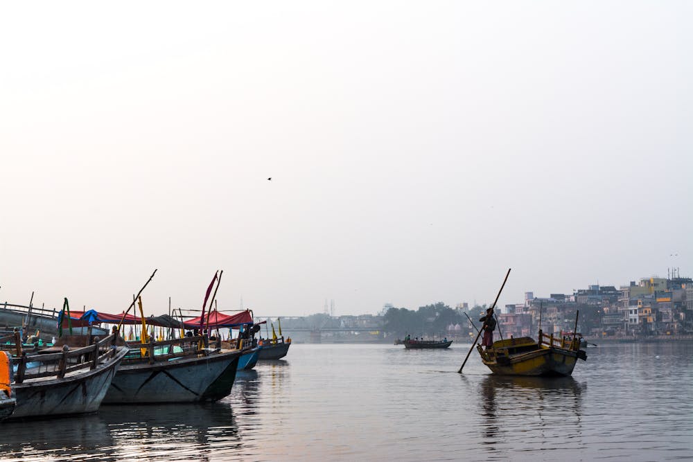 ハイテック コンタクト レンズは血糖値を測定し、色覚異常を補正します