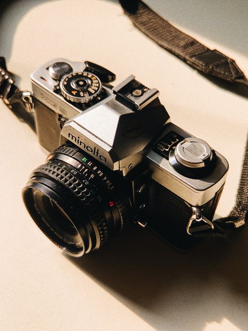Free A classic Minolta film camera with lens and dials, reflecting vintage photography style. Stock Photo