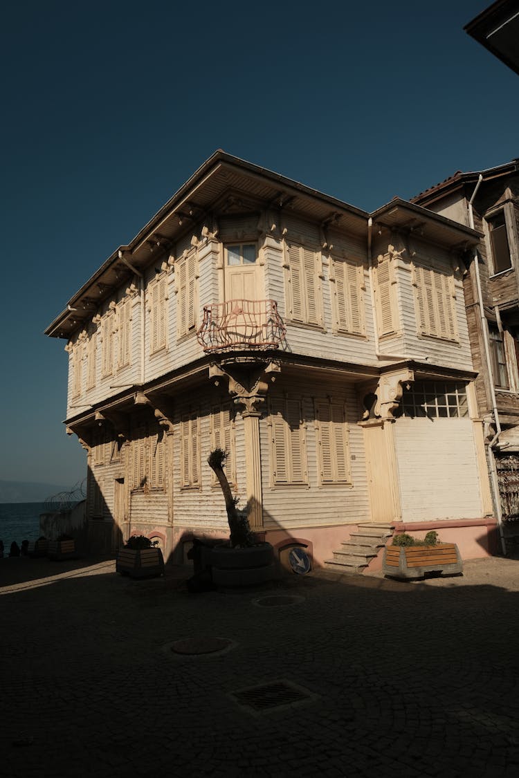 Vintage House In Town In Turkey