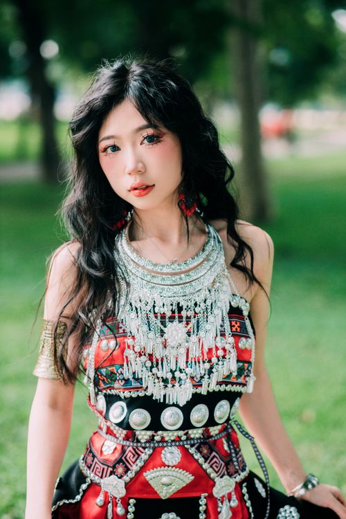Free Portrait of a woman in traditional attire, showcasing elegance and cultural heritage. Stock Photo