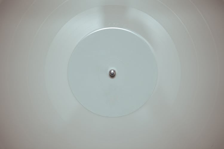 What are the best homemade solutions for cleaning vinyl records? thumbnail