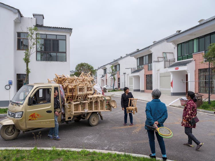 People Moving To A House