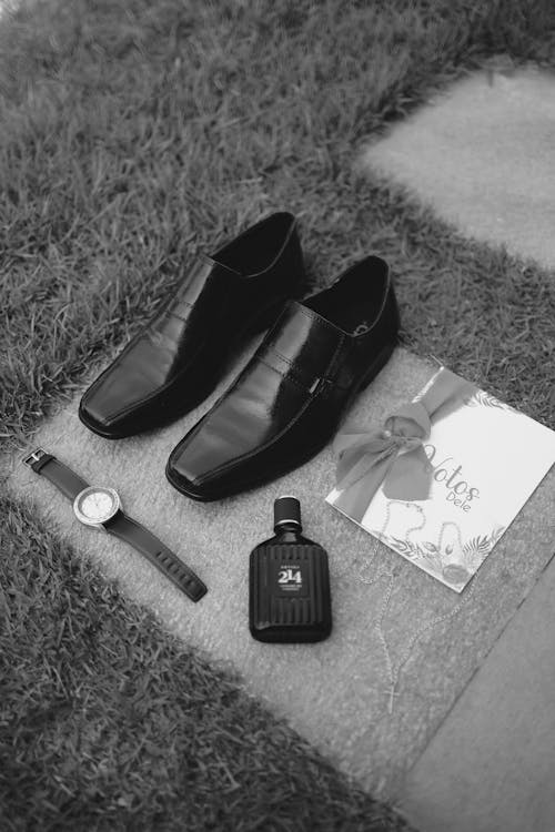 Foto d'estoc gratuïta de ampolla, blanc i negre, calçat