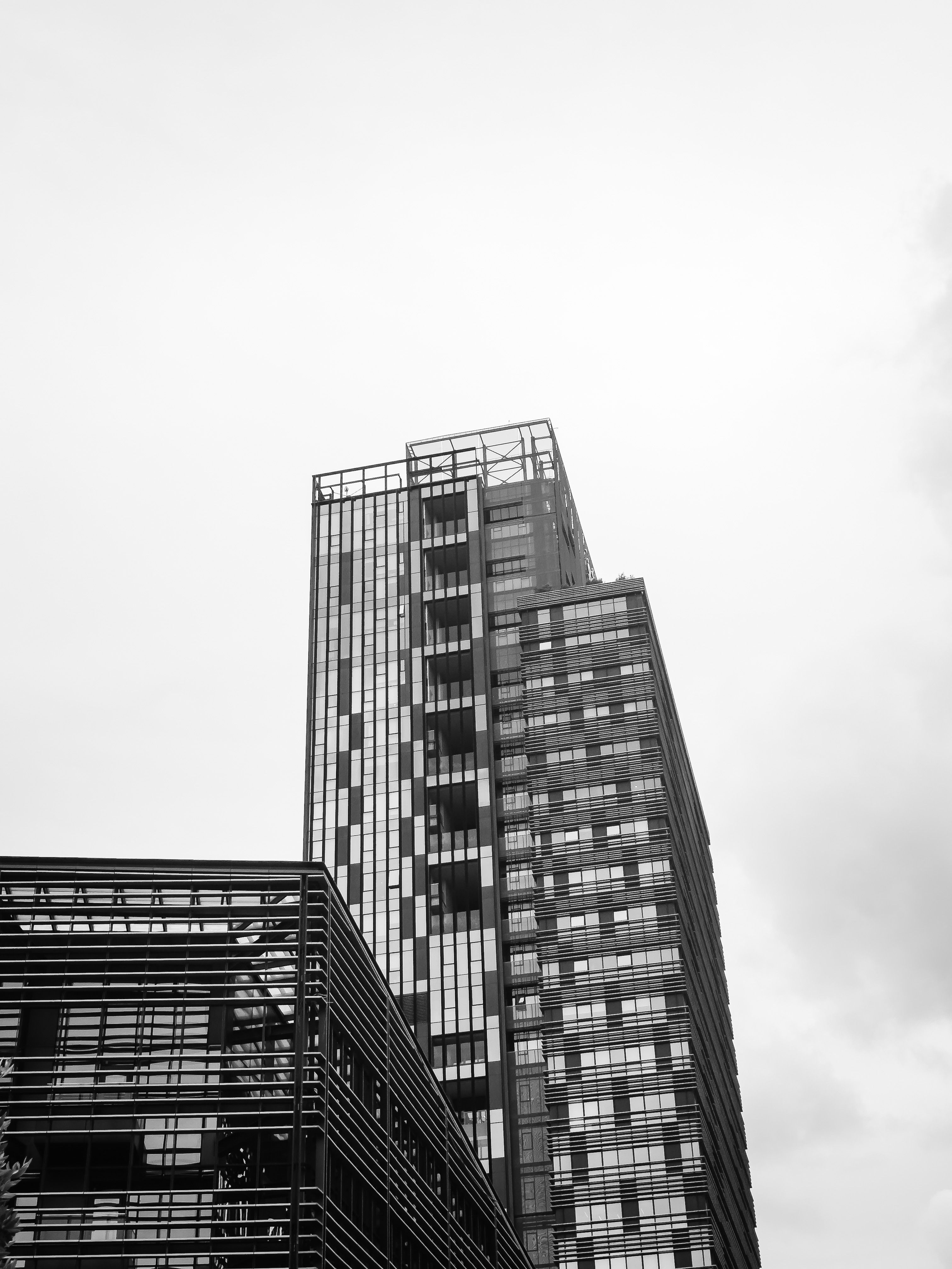Skyscraper in Black and White · Free Stock Photo