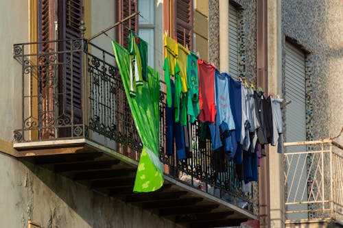 Fotobanka s bezplatnými fotkami na tému balkón, balkóny, bielizeň