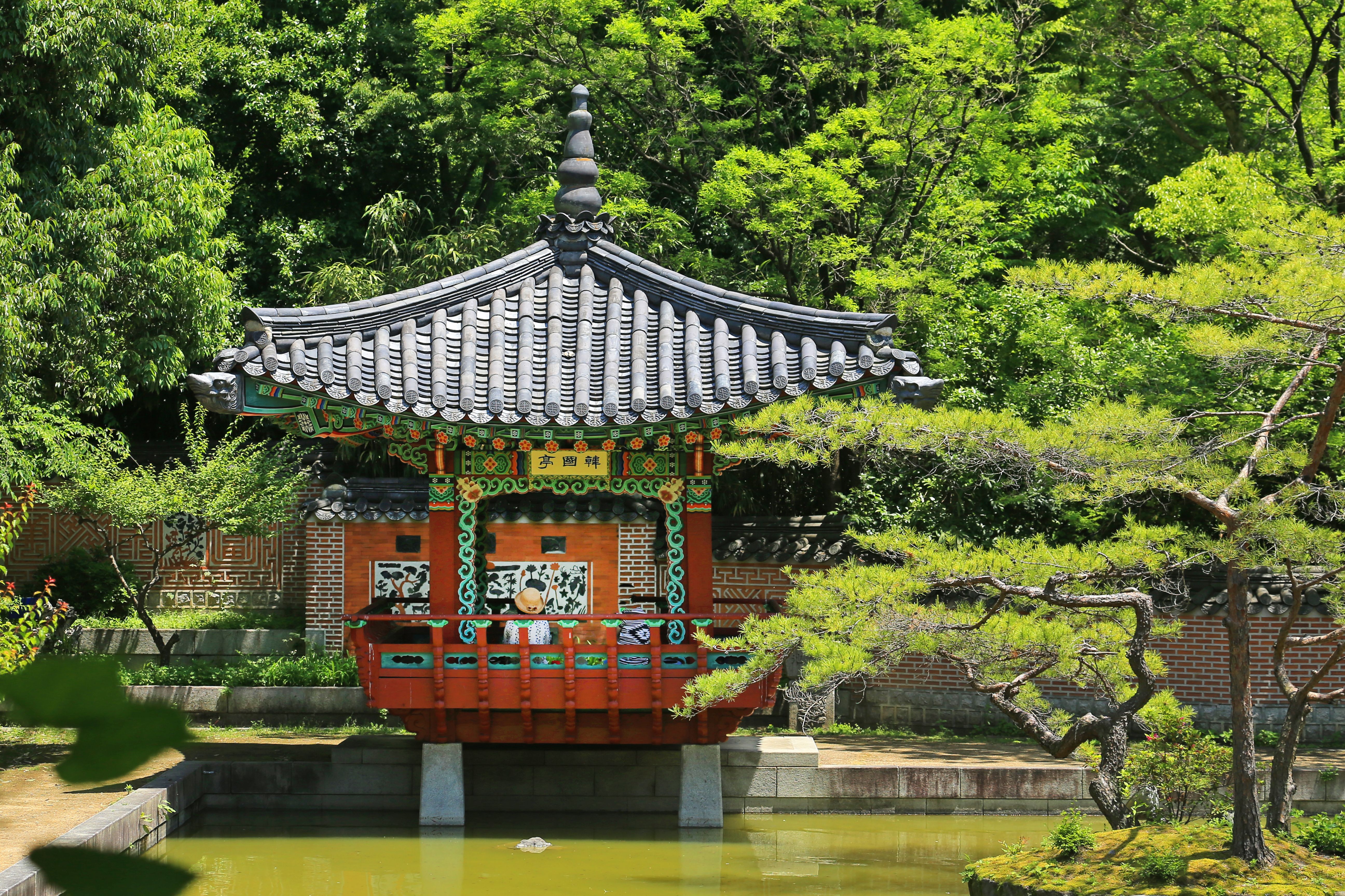 Traditional Pavilion in Tsurumi Ryokuchi Park, Osaka, Japan · Free ...
