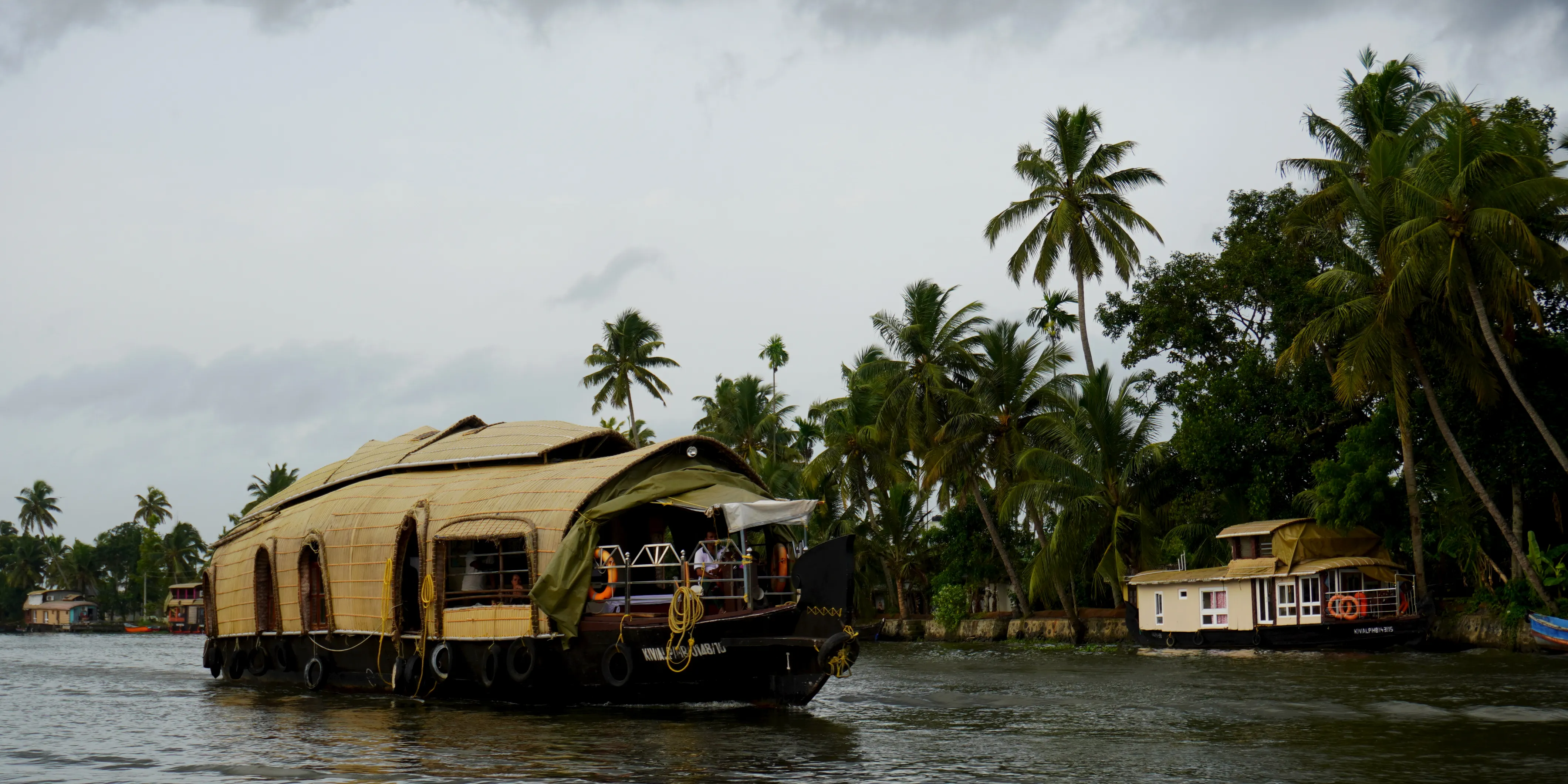 Private Luxury Houseboat Overnight in Alappuzha from Kochi — photo 1