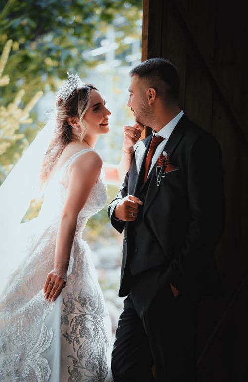 Free Charming bride and groom sharing a moment by a doorway in Ankara, perfect wedding photography. Stock Photo