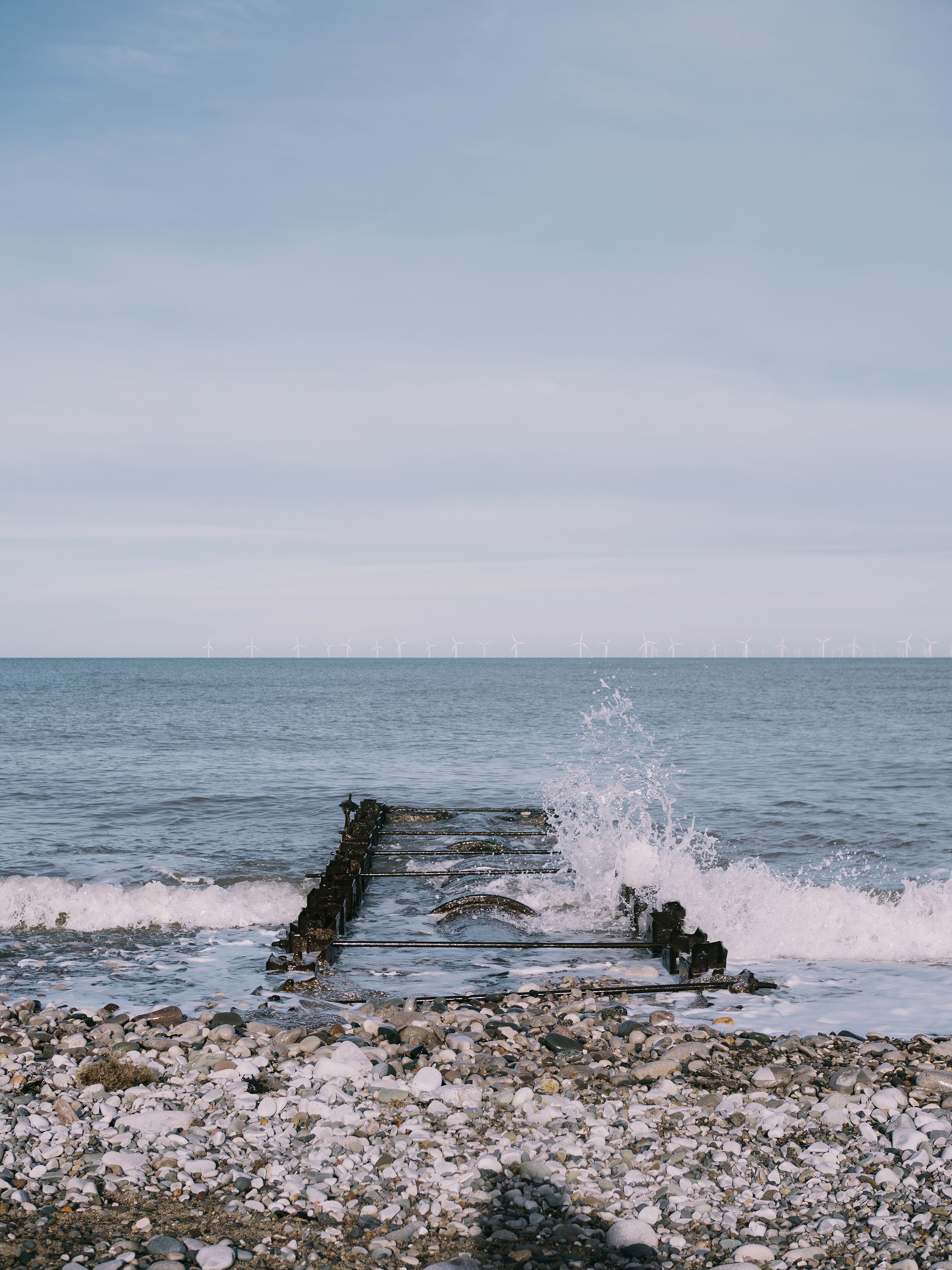 Waves Crashing on the Shore · Free Stock Photo