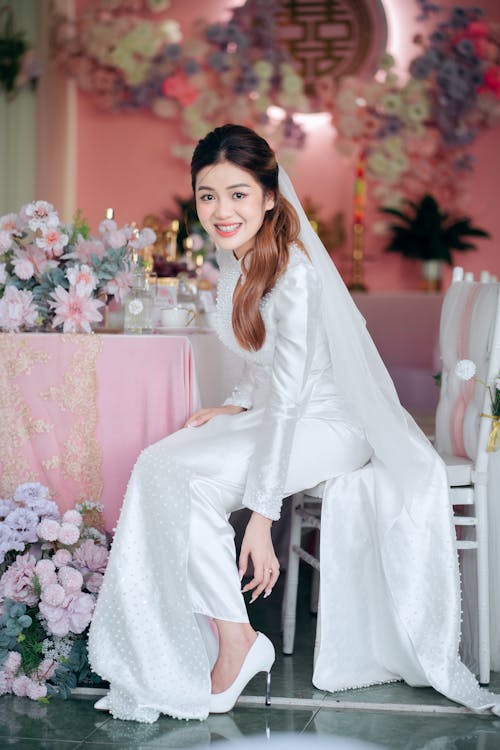 Безкоштовне стокове фото на тему «азіатська жінка, вертикальні постріл, весілля»
