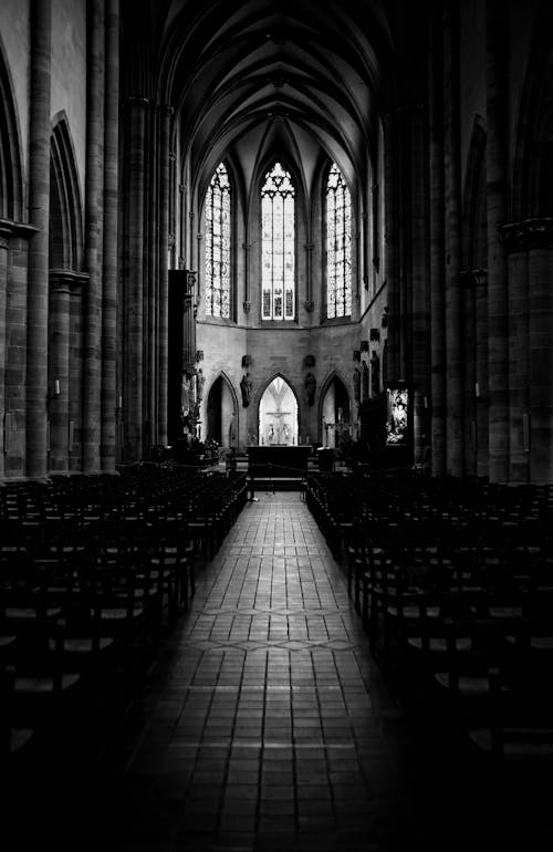 Kostnadsfri bild av altare, gotisk arkitektur, gråskale