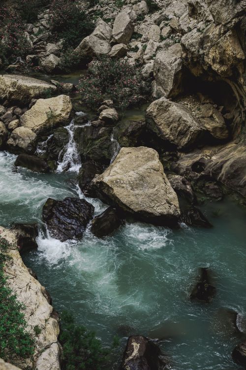 Free Exciting view of a river with rapids flowing through a rocky canyon, perfect for adventure seekers. Stock Photo