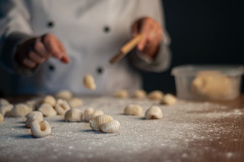 Gratis arkivbilde med bord, deig, gnocchi