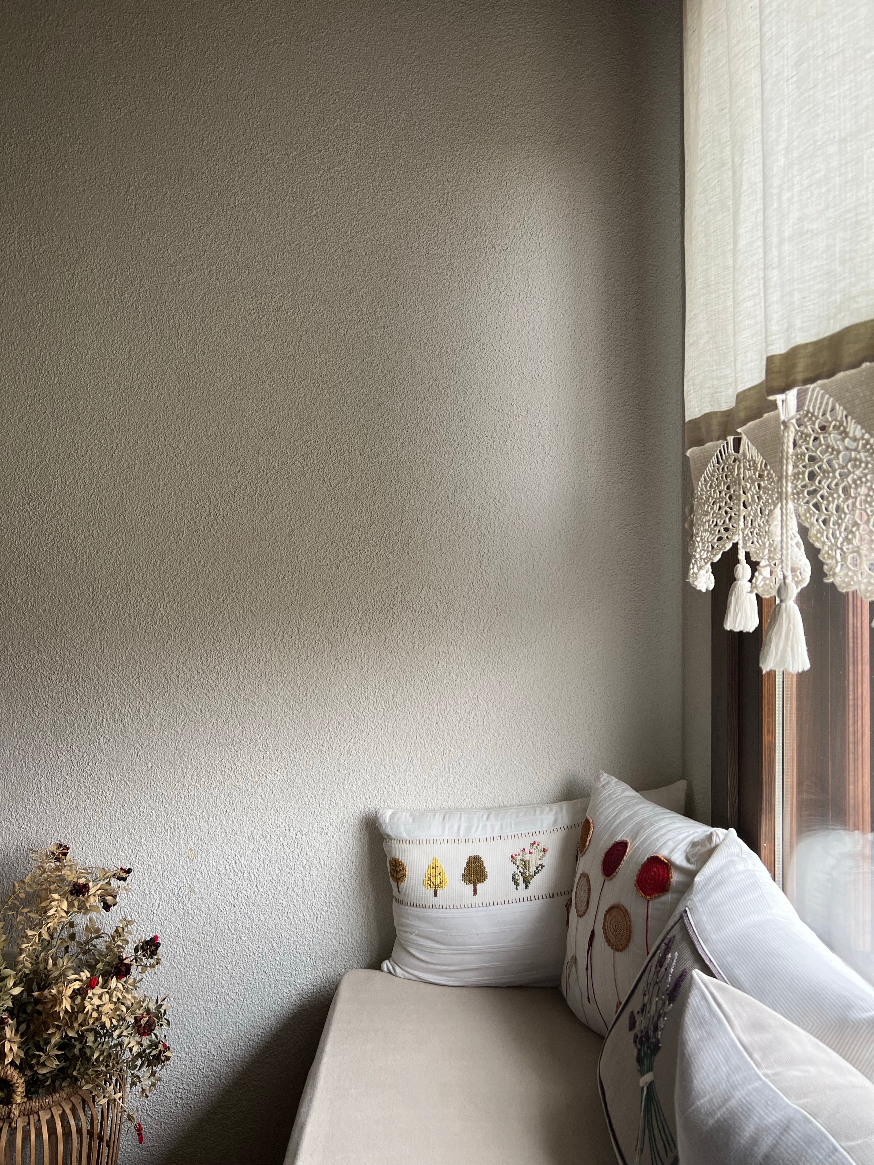 A charming interior corner in Türkiye with embroidered cushions and soft natural light.