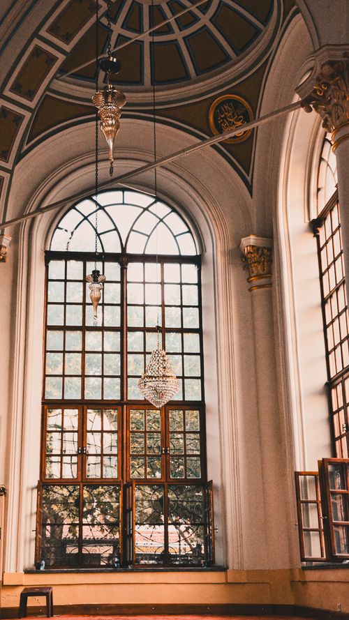 Free Captivating view of an ornate mosque interior featuring large arched windows in Konya, Türkiye. Stock Photo