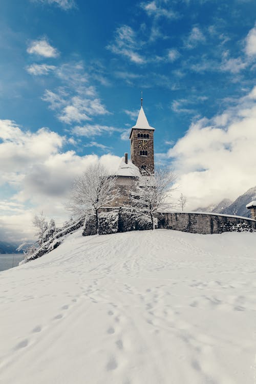 beyaz, kar, kilise içeren Ücretsiz stok fotoğraf