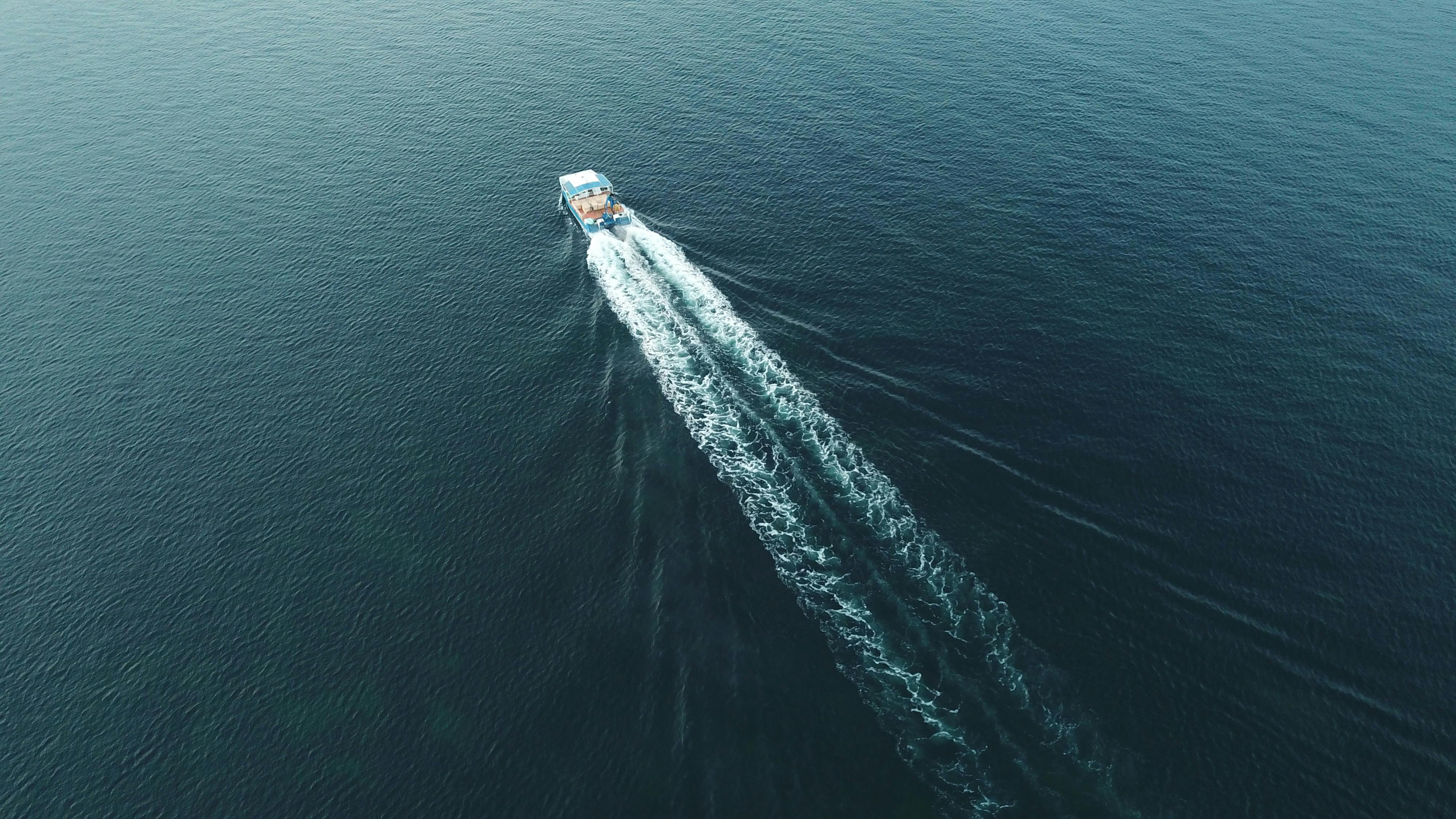 Foto Laut Dari Atas Kapal