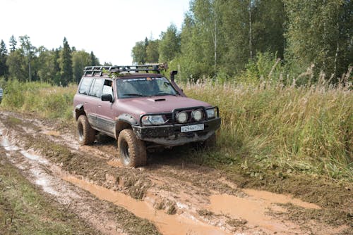 Fotobanka s bezplatnými fotkami na tému auto, blato, Jeep