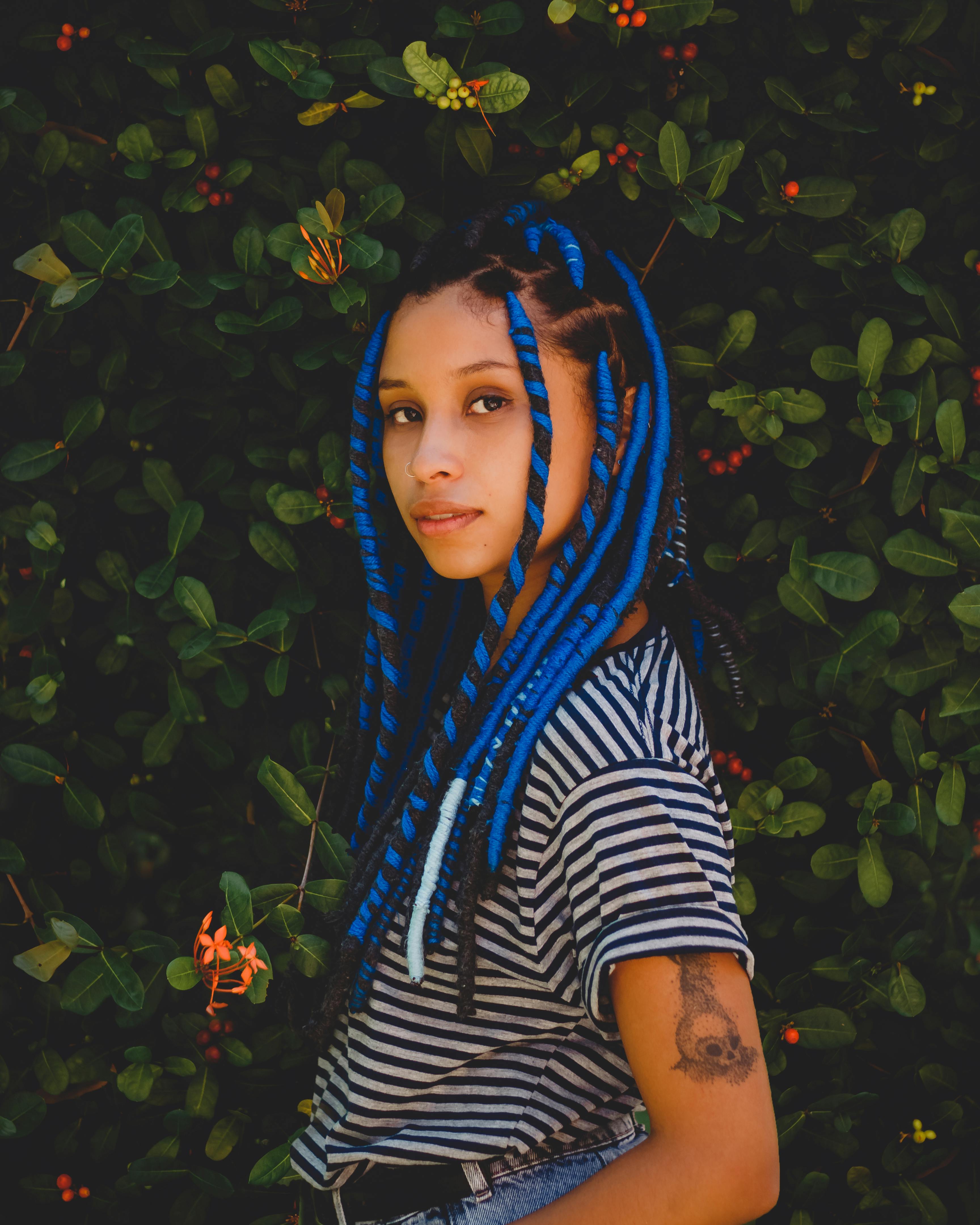 What does flirty body language look like?