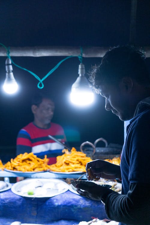 Δωρεάν στοκ φωτογραφιών με δοκιμές, ινδιάνικο φαγητό, ο άνθρωπος τρώει