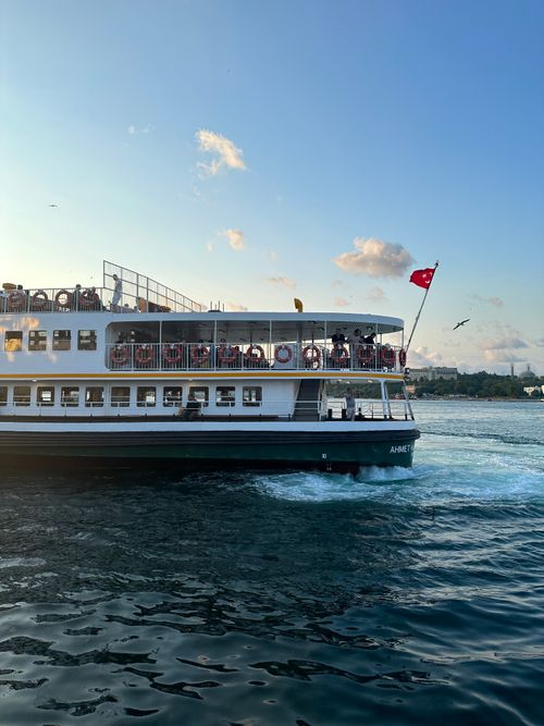 Free Scenic ferry crossing the Bosporus Strait in Istanbul, Türkiye, during daytime. Stock Photo
