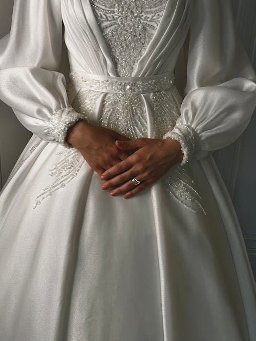 Foto stok gratis cincin kawin, gaun pengantin, kaum wanita