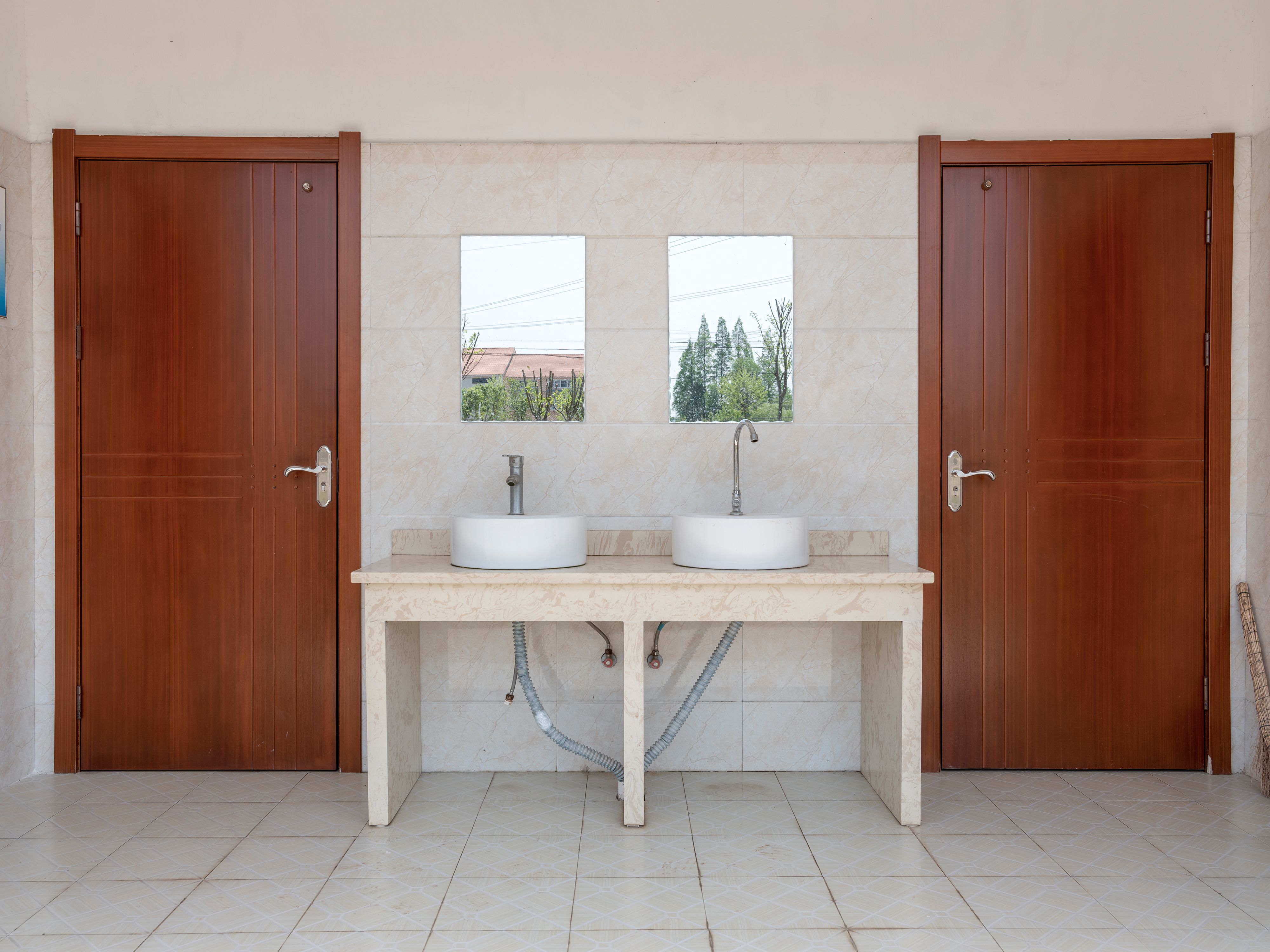 How to Choose the Right Bathroom Furniture: A Complete Guide to Transforming Your Space