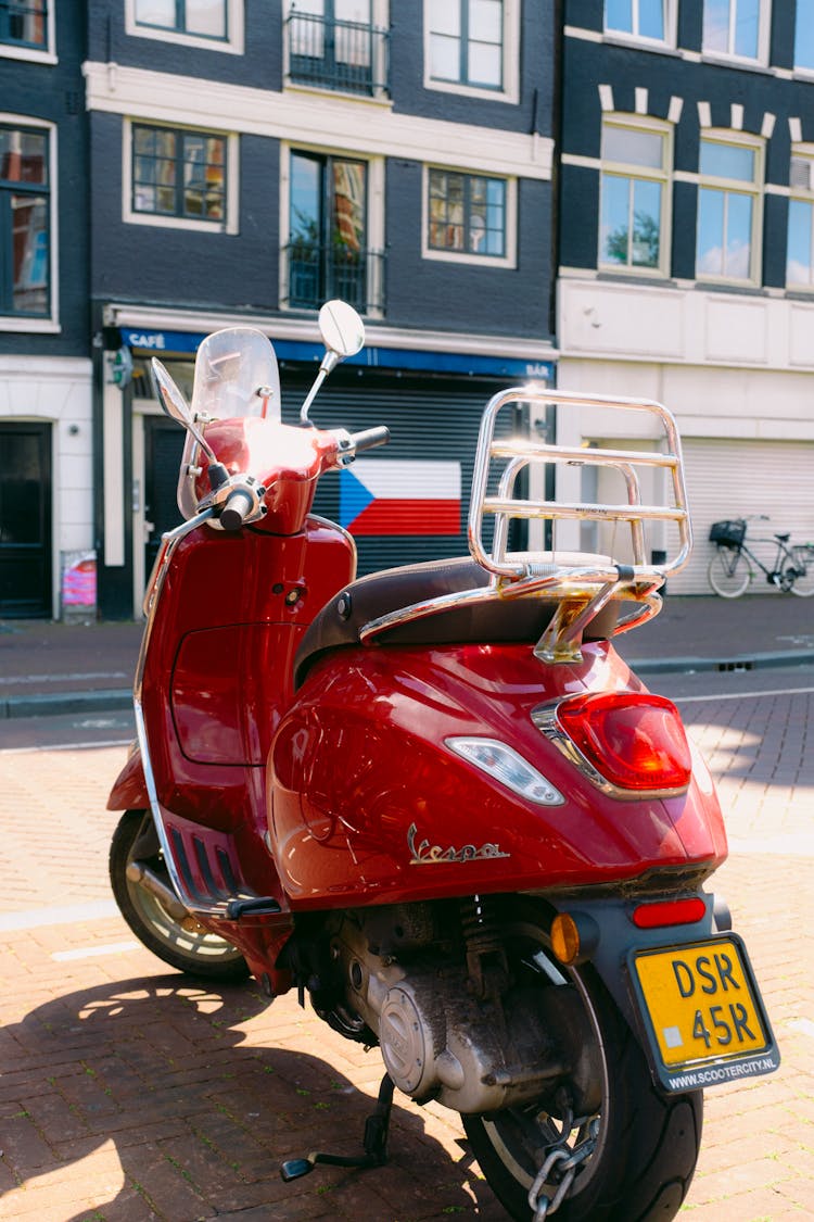 Red Vespa Piaggio 