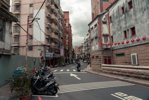 城市, 城市街道, 小型摩托車 的 免費圖庫相片