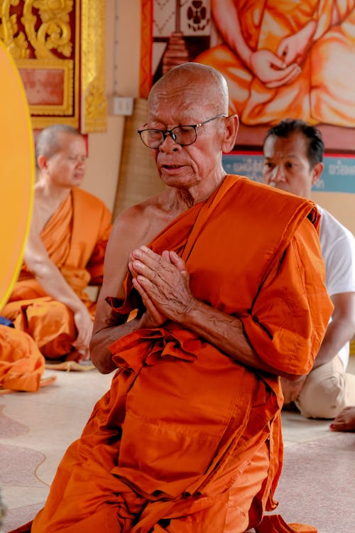 佛教徒, 僧侶, 垂直拍攝 的 免費圖庫相片