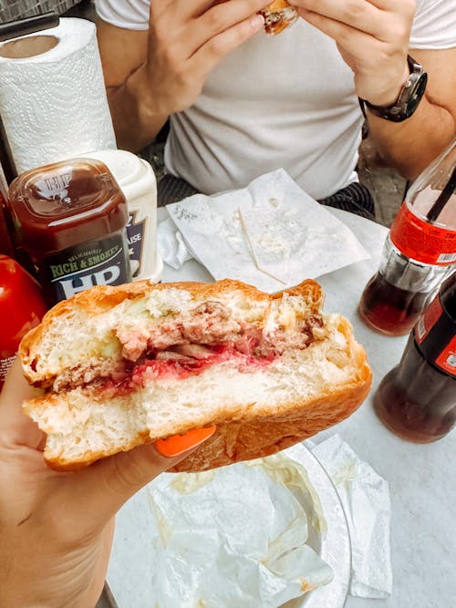 Ingyenes stockfotó asztal, élelmiszer, hamburger témában