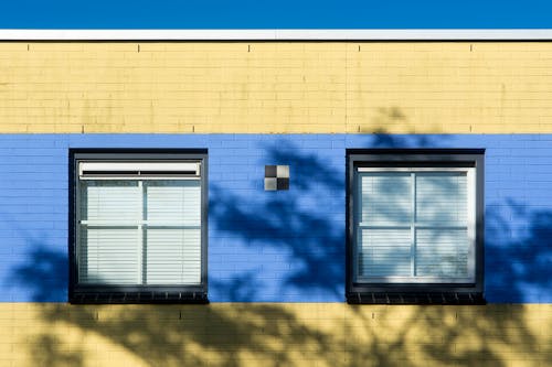 Ilmainen kuvapankkikuva tunnisteilla ikkunat, keltainen, muuri
