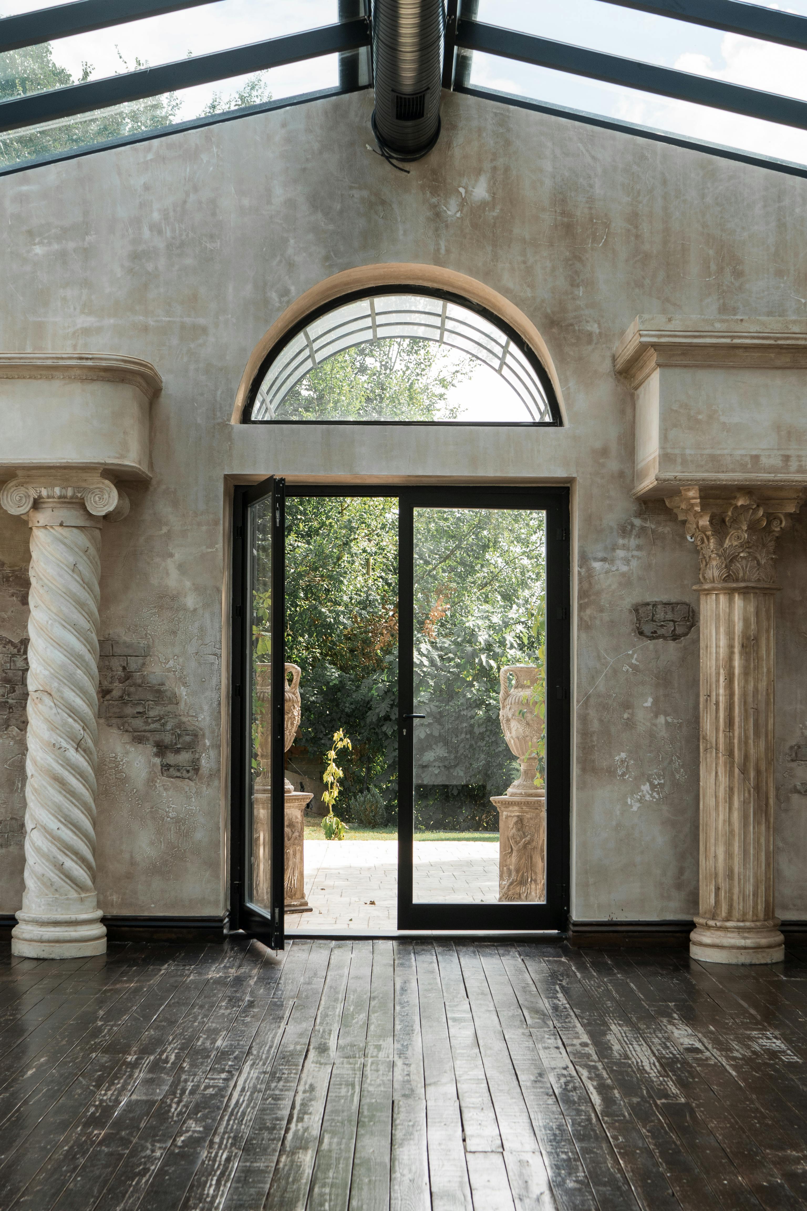 Outdoor kitchen connected to indoor space