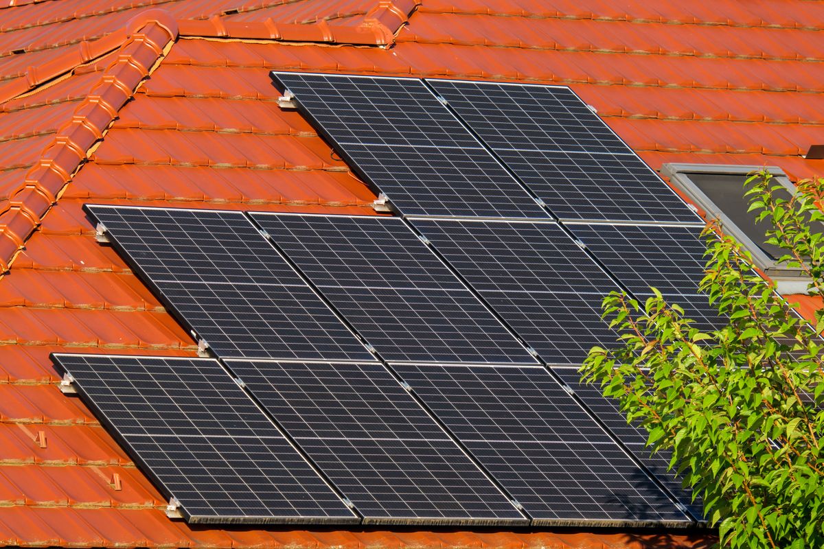 Aide panneaux solaires 2026 : montants et conditions - TVA, fiscalité et financement : quels avantages en 2026 ?