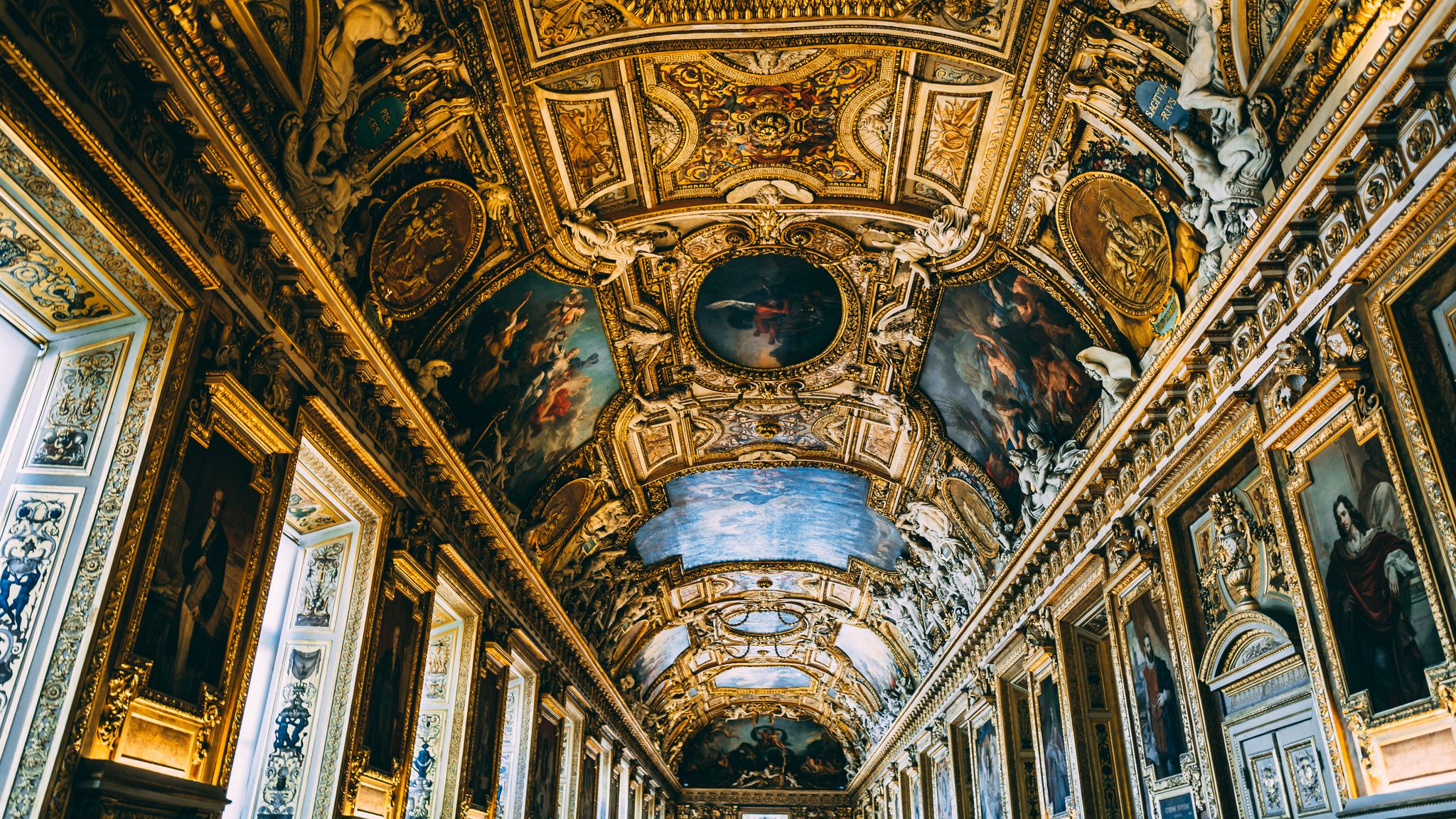 Directeur Louvre stelt dat museum ‘buiten adem’ is