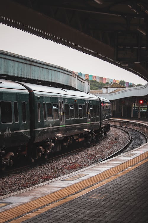 Foto profissional grátis de estrada de ferro, locomotiva, plataforma