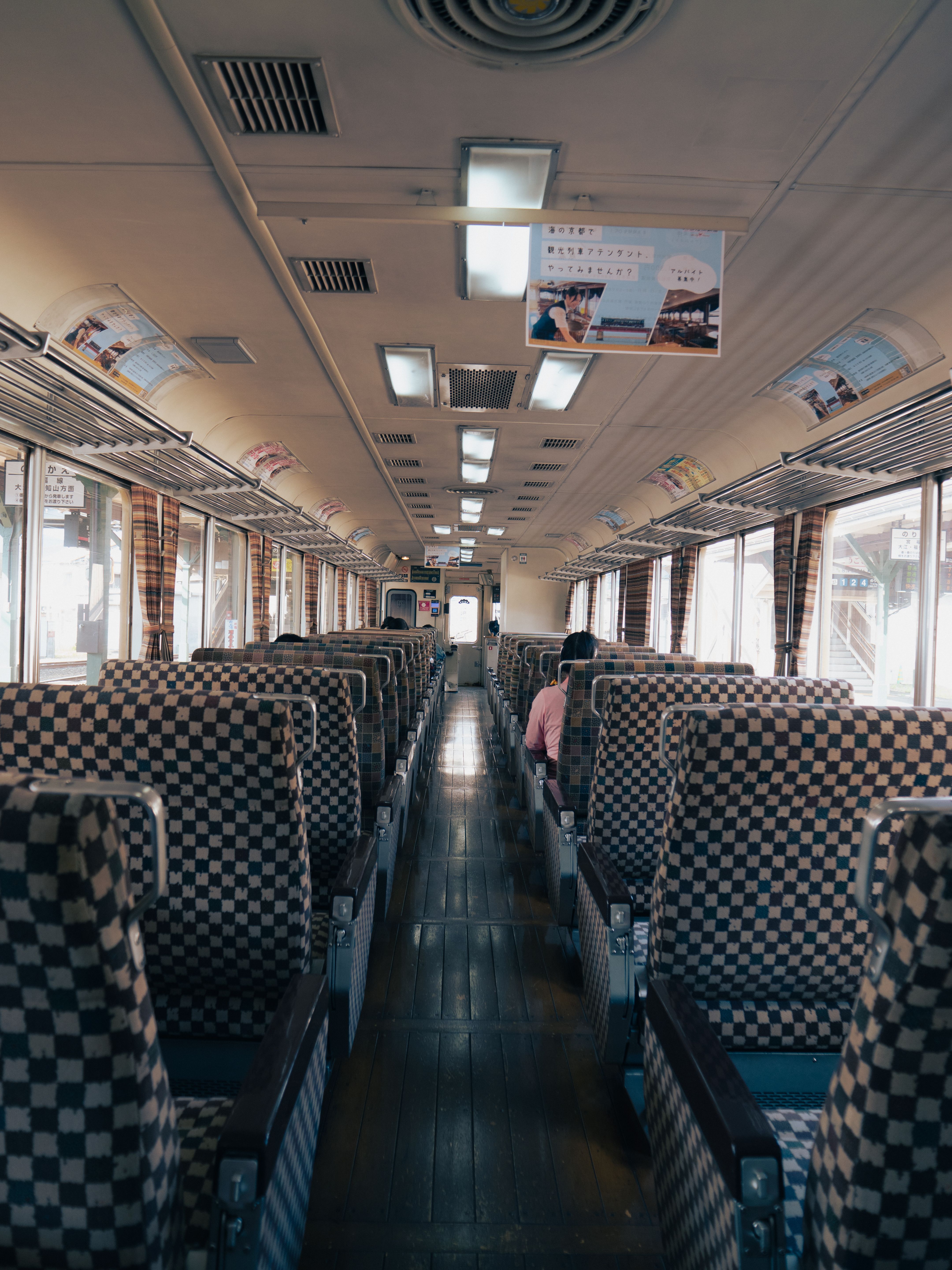 A train with empty seats and checkered seats · Free Stock Photo