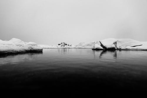 bezplatná Základová fotografie zdarma na téma černobílý, island, jökulsárlón Základová fotografie