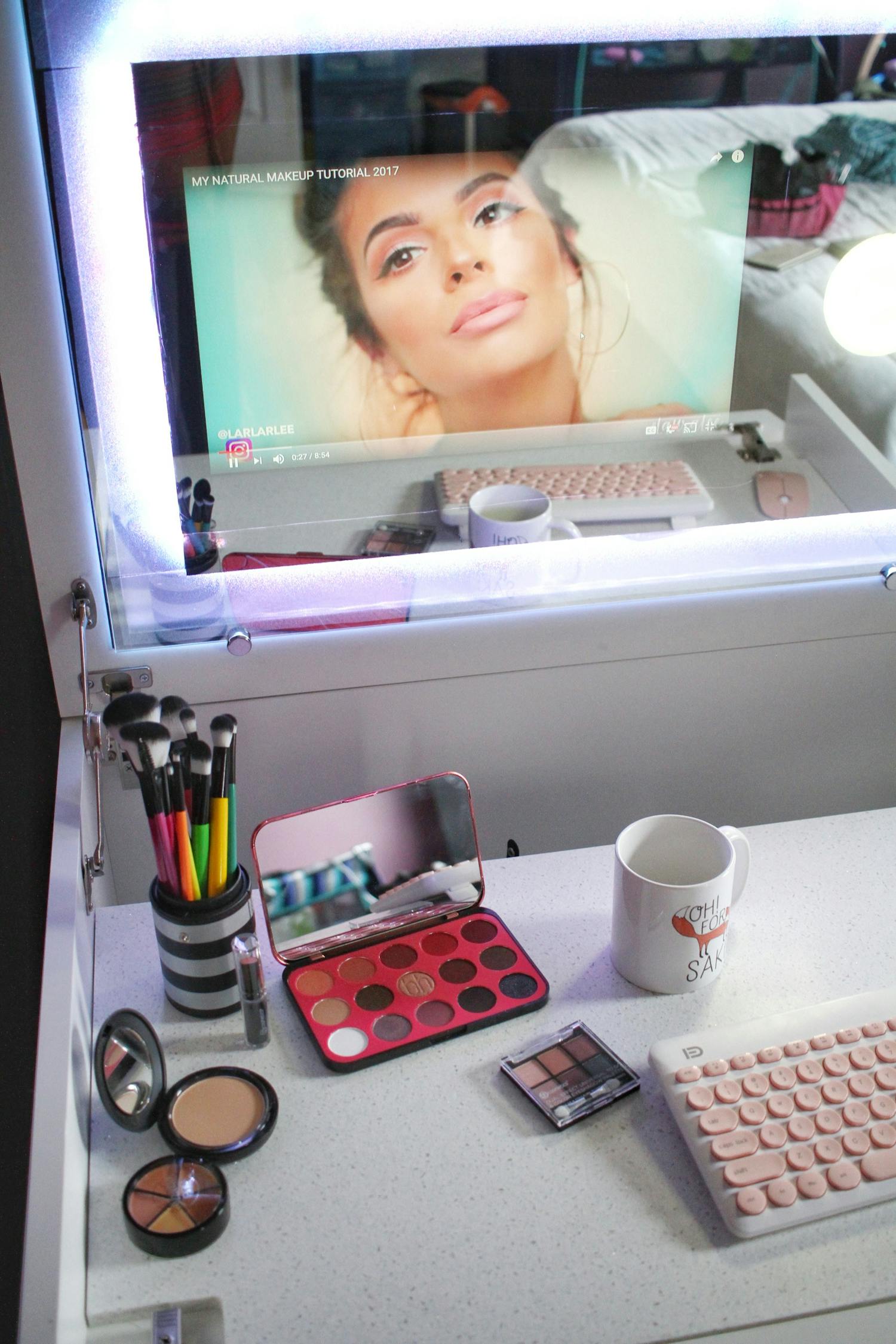 轻松掌握化妆技巧,化妆培训学校网站源码免费下载,开启美丽事业! 轻松掌握化妆技巧,化妆培训学校网站源码免费下载,开启美丽事业!