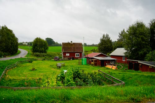 Ilmainen kuvapankkikuva tunnisteilla arkkitehtuuri, maalaistalo, maaseudun