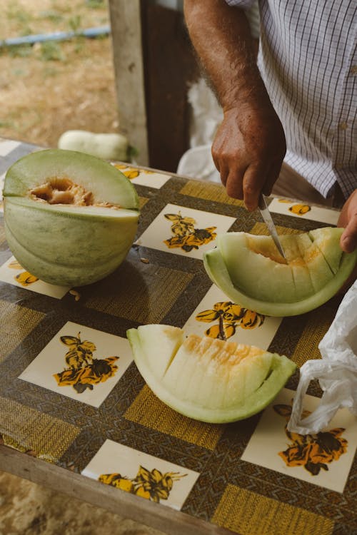 Foto profissional grátis de alimento, corte, faca