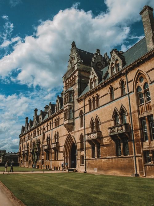 Free Discover the stunning Gothic architecture of Christ Church College at Oxford, a renowned historical landmark. Stock Photo